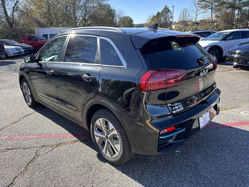 Used 2022 Kia Niro EX Premium w/ Cold Weather Package image 5