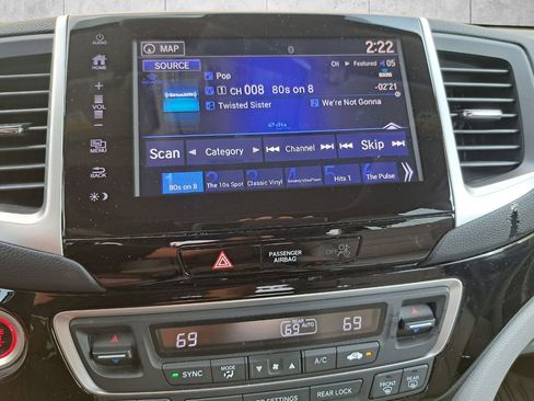 Used 2017 Honda Pilot Touring image 9