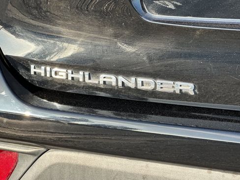 Used 2021 Toyota Highlander XLE image 28