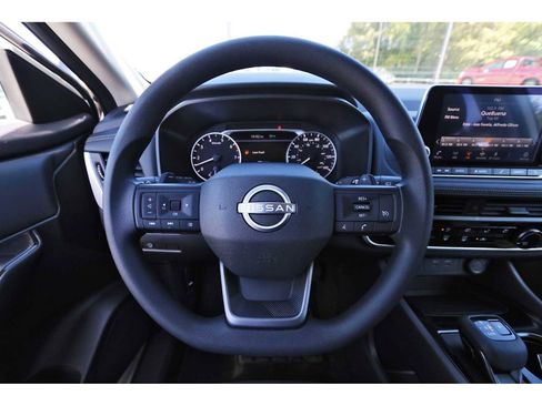 Used 2025 Nissan Rogue S image 13