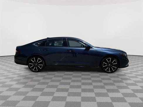 Used 2023 Honda Accord Touring image 5
