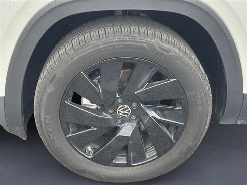 Used 2026 Volkswagen Atlas Cross Sport SE w/ Black Wheel Package FWD image 9