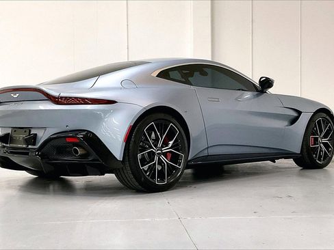 Used 2021 Aston Martin V8 Vantage Base image 4