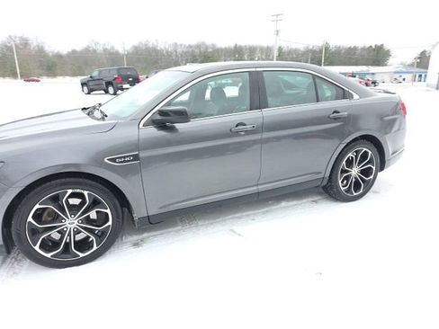 Used 2017 Ford Taurus SHO image 3