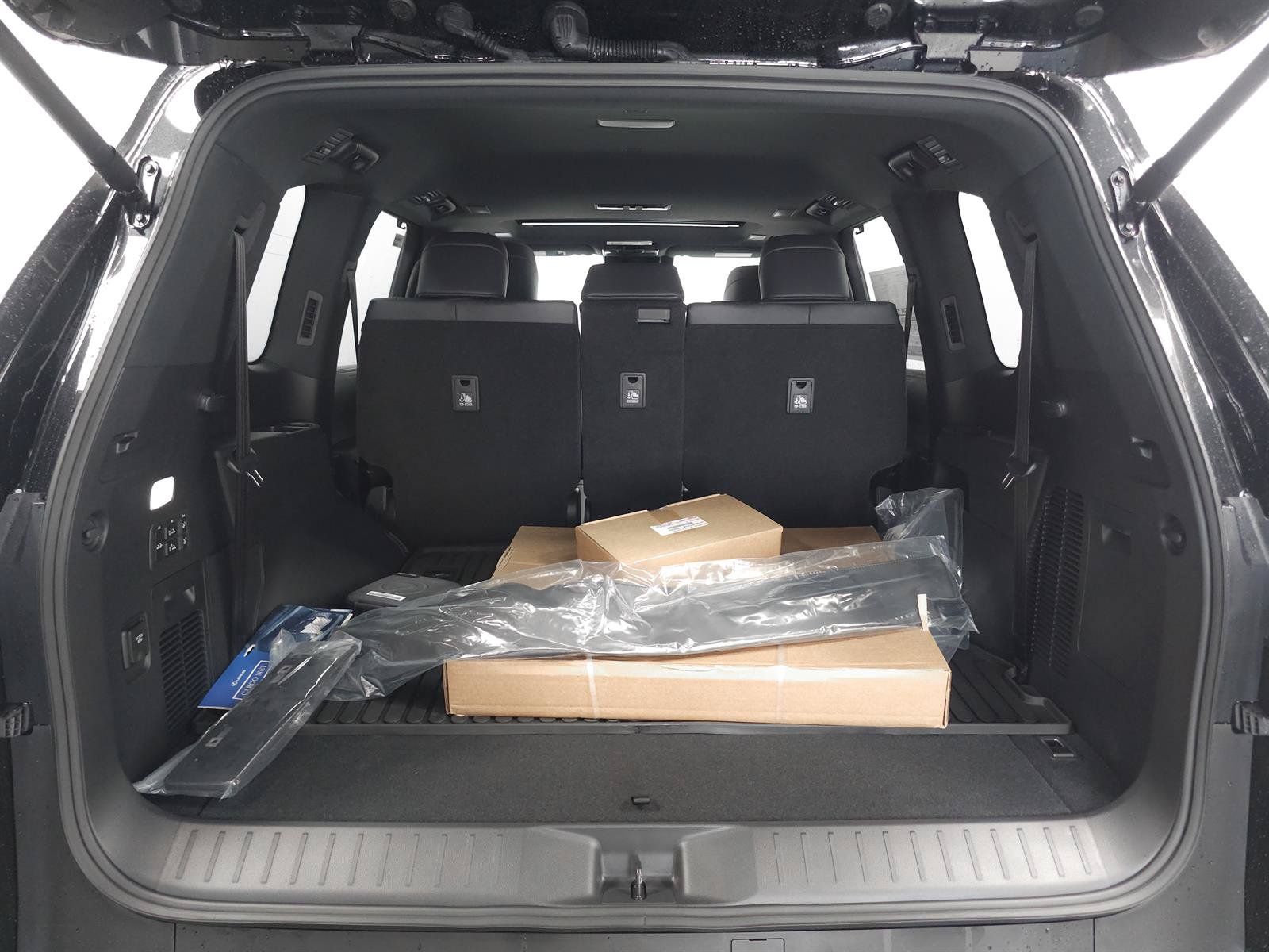 New 2026 Lexus LX 600 4WD w/ Luxury Package image 12