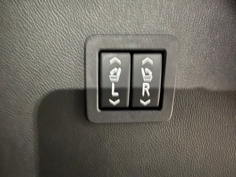 Used 2019 Buick Enclave Premium image 38