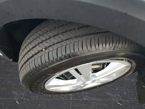 New 2025 Nissan Kicks Play S image 33