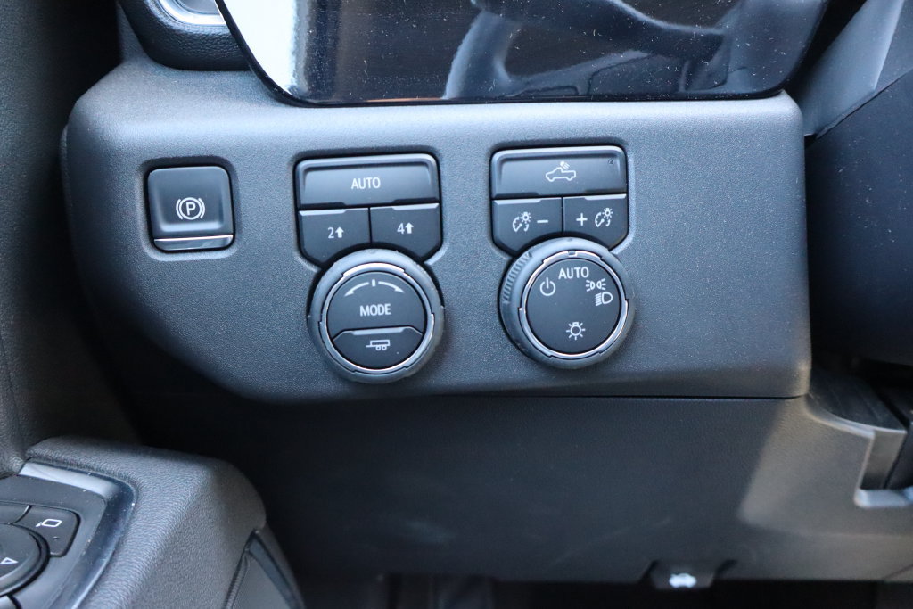Used 2025 Chevrolet Silverado 1500 LT AWD/4WD image 13