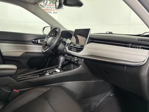 Used 2022 Jeep Compass Limited AWD/4WD image 30