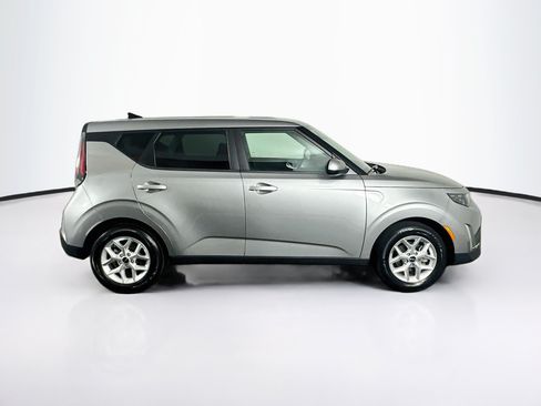 Used 2025 Kia Soul LX w/ LX Technology Package FWD image 10