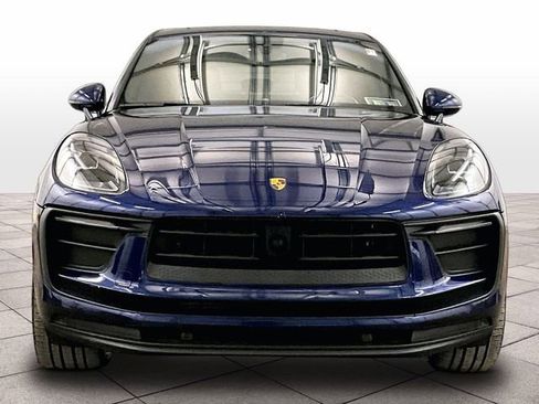 Used 2023 Porsche Macan AWD/4WD image 3