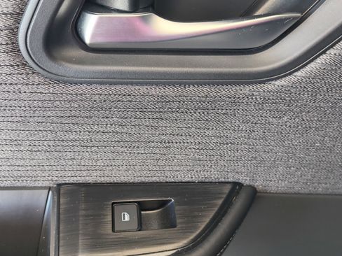 Used 2023 Nissan Rogue SV image 14