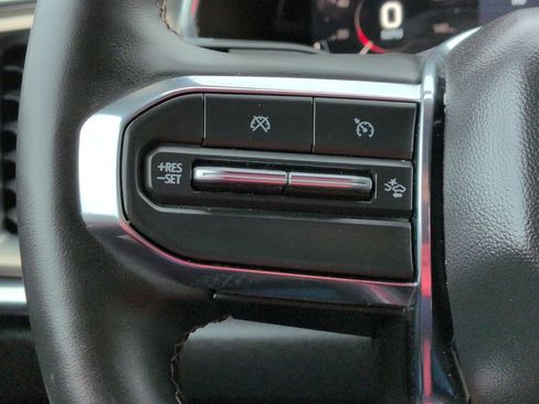 Used 2024 GMC Canyon Denali image 17