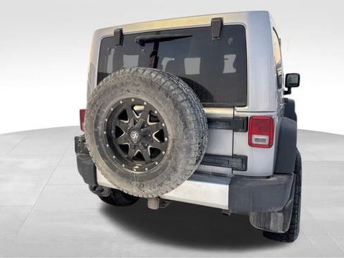 Used 2015 Jeep Wrangler Sahara image 14