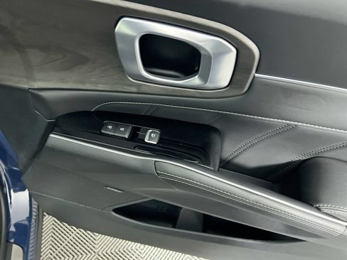 Certified 2025 Kia Sorento SX Prestige AWD/4WD image 24