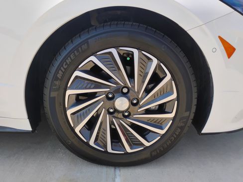 Used 2023 Hyundai Sonata Limited w/ Cargo Package FWD image 29