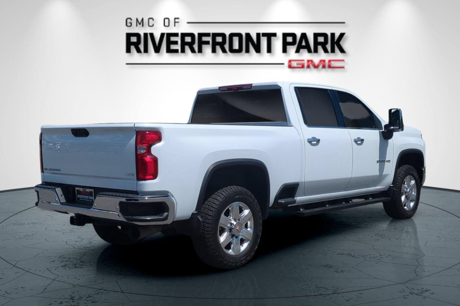 Used 2023 Chevrolet Silverado 2500 LTZ AWD/4WD image 3