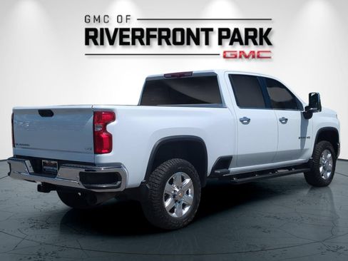 Used 2023 Chevrolet Silverado 2500 LTZ AWD/4WD image 3