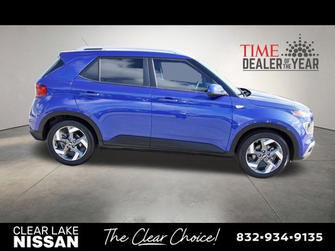 Used 2023 Hyundai Venue SEL FWD image 8