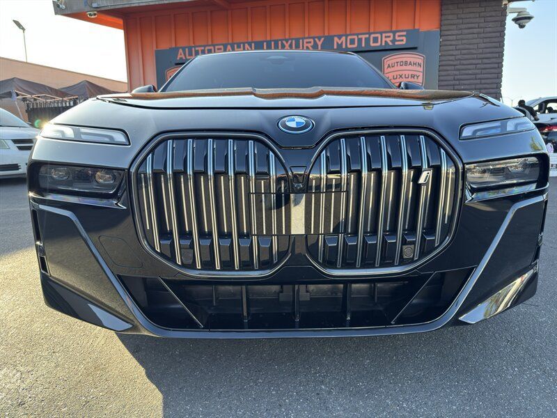 Used 2025 BMW i7 eDrive50 w/ M Sport Package RWD image 4