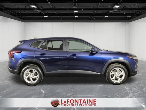 Used 2024 Chevrolet Trax LS w/ LS Convenience Package image 9