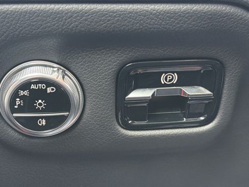 Used 2023 Mercedes-Benz EQS 450+ SUV image 19