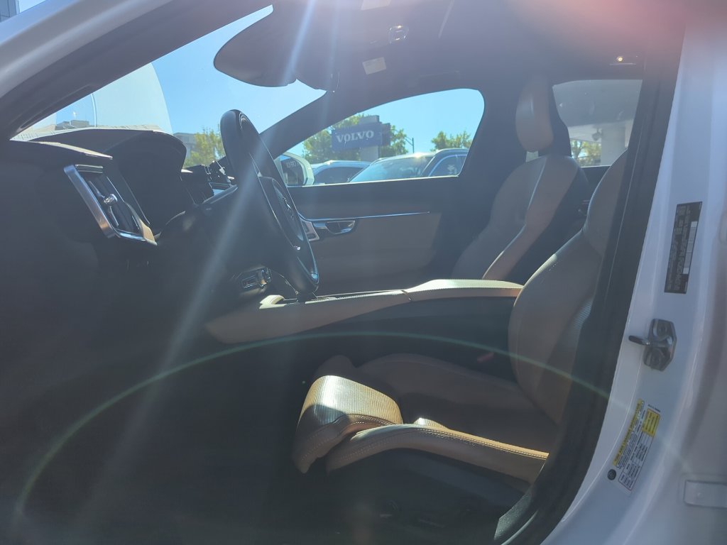 Used 2018 Volvo S90 T6 Inscription w/ Convenience Package AWD/4WD image 11