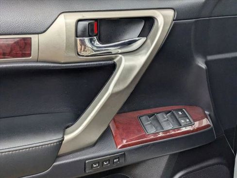 Used 2018 Lexus GX 460 image 2
