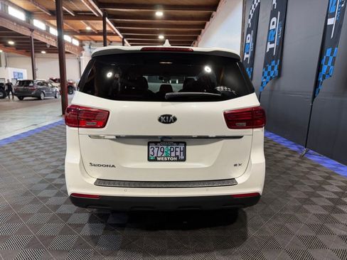Used 2021 Kia Sedona EX image 4