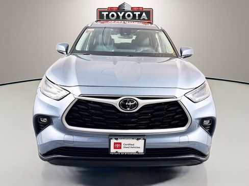 Certified 2023 Toyota Highlander XLE image 2
