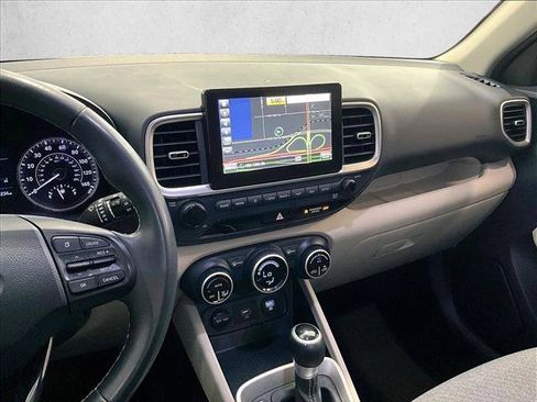 Used 2020 Hyundai Venue FWD image 8
