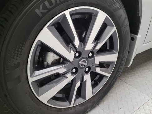 Used 2025 Nissan Versa SV w/ Trunk Package FWD image 31