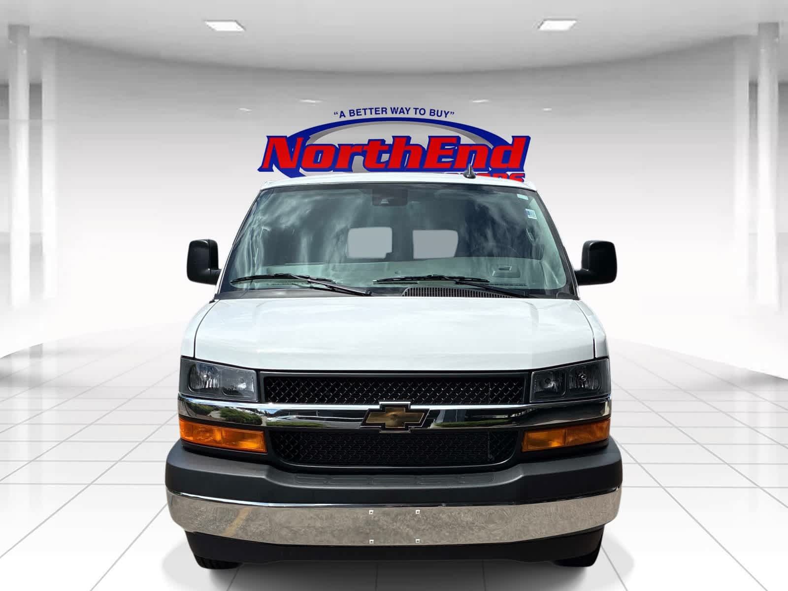 Used 2025 Chevrolet Express 3500 LT w/ LT Preferred Equipment Group RWD image 2