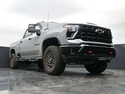 Used 2025 Chevrolet Silverado 2500 ZR2 w/ Technology Package AWD/4WD image 39