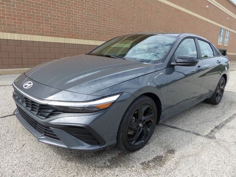 Used 2026 Hyundai Elantra Sport FWD image 6