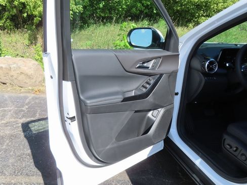 New 2026 Chevrolet Equinox LT w/ Convenience Package II image 23