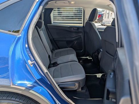 Used 2022 Ford Escape SE w/ SE Sport Appearance Package image 17