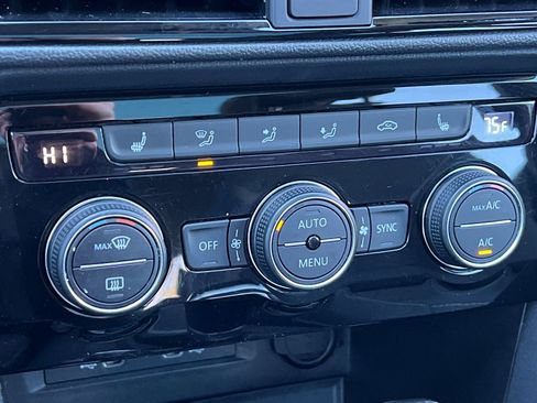 Used 2024 Volkswagen Taos SE image 27