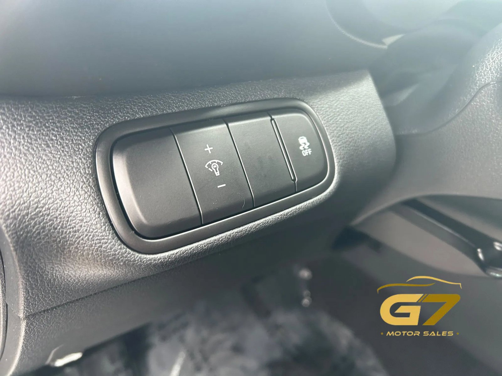 Used 2025 Hyundai Venue Limited FWD image 11
