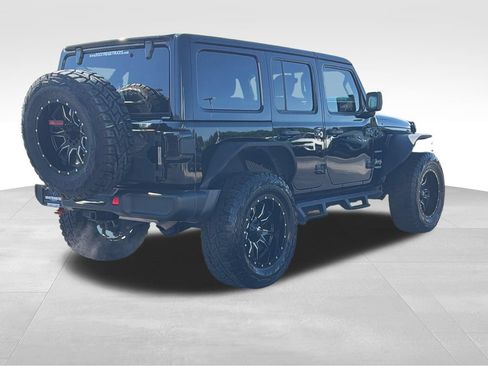 Used 2022 Jeep Wrangler Unlimited Sahara w/ Cold Weather Group AWD/4WD image 25