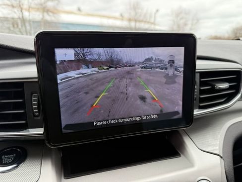 Used 2022 Ford Explorer XLT w/ Equipment Group 202A image 12