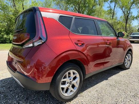 Used 2025 Kia Soul LX w/ LX Technology Package image 4