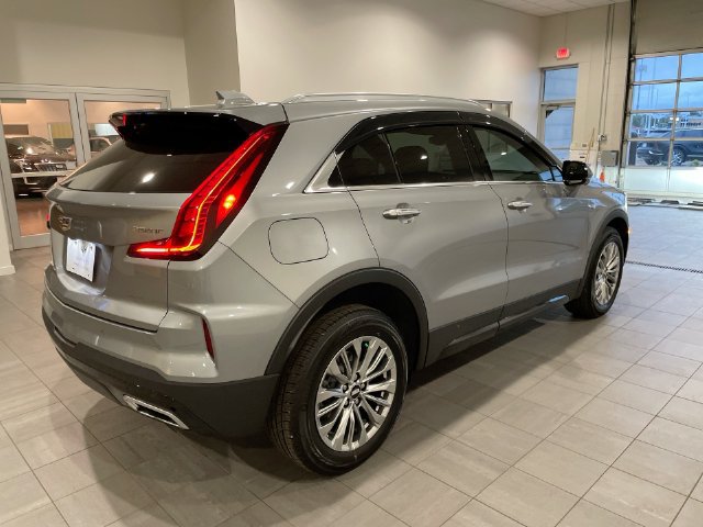Certified 2025 Cadillac XT4 Premium Luxury w/ Cold Weather Package FWD image 6
