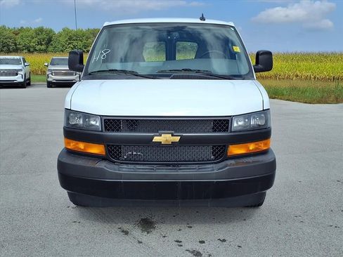 Used 2025 Chevrolet Express 3500 w/ Driver Convenience Package image 2