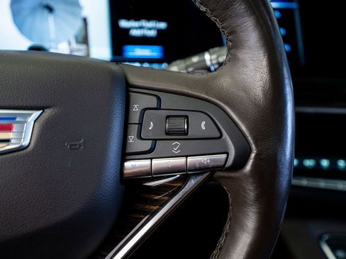 Used 2022 Cadillac Escalade Premium Luxury image 37