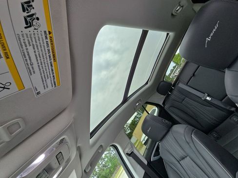 Used 2025 Buick Envision Avenir AWD/4WD image 26