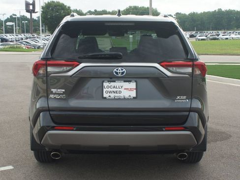 Used 2020 Toyota RAV4 XSE w/ XSE Grade Weather Package AWD/4WD image 3