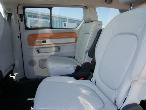 New 2025 Volkswagen ID. Buzz Pro S Plus image 5