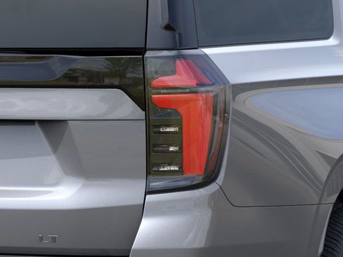 New 2026 Chevrolet Suburban LT image 11