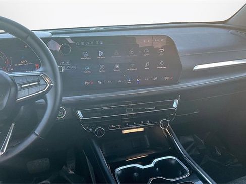 Used 2025 Chevrolet Traverse LT image 6